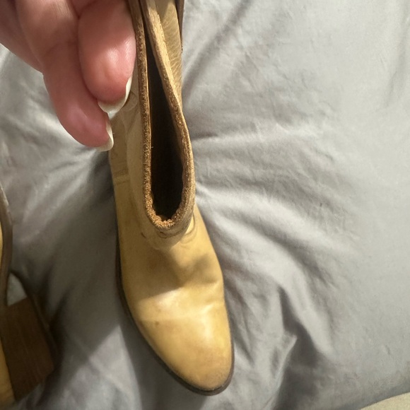 Frye Carson pull on boots light tan - Picture 3 of 3